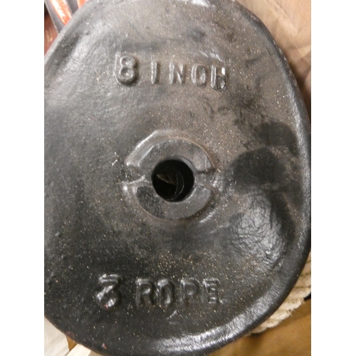 145 - Various power tools and accessories to include a Black & Decker saw (all in used condition).