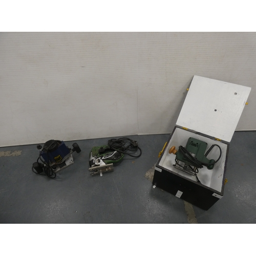 145 - Various power tools and accessories to include a Black & Decker saw (all in used condition).