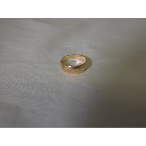 184 - 9ct gold band ring, '375', size R, 4g.