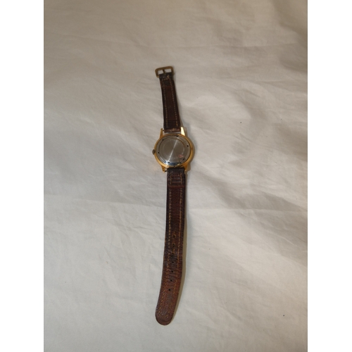 197 - Vintage Everite King Swiss-made wristwatch, model no. 134323, on later black leather strap, and an E... 