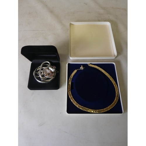 201 - Contemporary agate, mother of pearl and gem-set pendant, mounted in silver, on silver 915 chain, sil... 