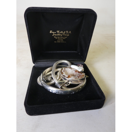 201 - Contemporary agate, mother of pearl and gem-set pendant, mounted in silver, on silver 915 chain, sil... 