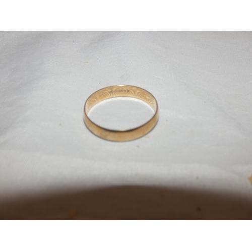 219 - 9ct gold band ring, 2.3g.