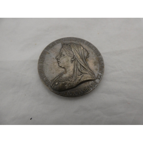 228 - Queen Victoria Diamond Jubilee medal, old head to obverse, young head to reverse.