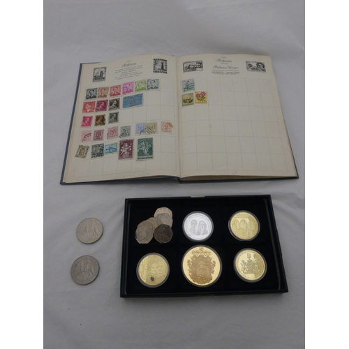 233 - Commemorative proof gilt coins, various denominations, to include Prince William and Catherine, silv... 