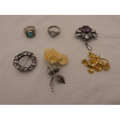 235 - Silver brooch with citrine-style cabochon, small mesh coin purse, silver brooch, white metal spray b... 