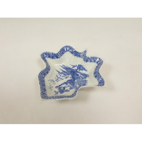 15 - New Hall pickle dish of leaf form, blue printed with 