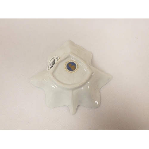 15 - New Hall pickle dish of leaf form, blue printed with 