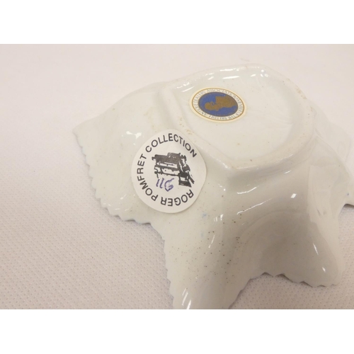 15 - New Hall pickle dish of leaf form, blue printed with 