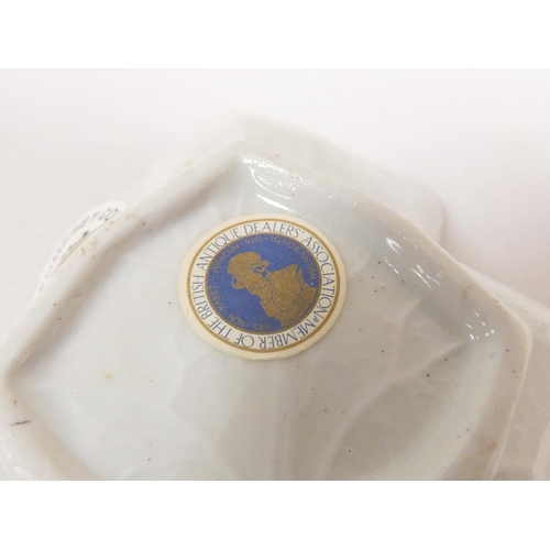 15 - New Hall pickle dish of leaf form, blue printed with 