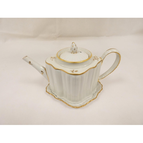 20 - New Hall teapot of small size silver shape, blue printed with 