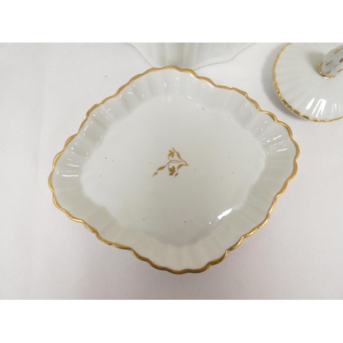 20 - New Hall teapot of small size silver shape, blue printed with 