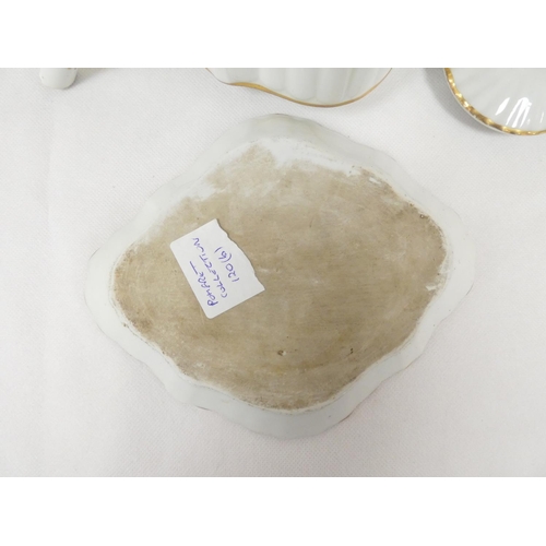 20 - New Hall teapot of small size silver shape, blue printed with 