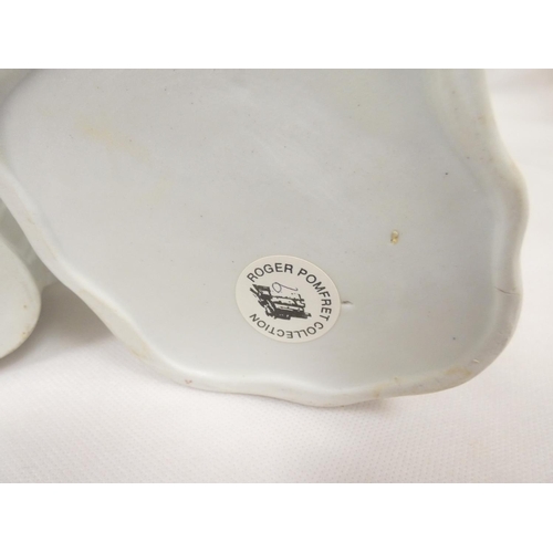 23 - New Hall teapot of early plain form silver shape, straight spout with oak leaf moulding and rosette ... 