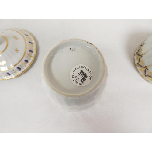 29 - New Hall sugar box and cover with reeded moulding, pattern 124 in dark blue and gilt, 15cm high, c.1... 