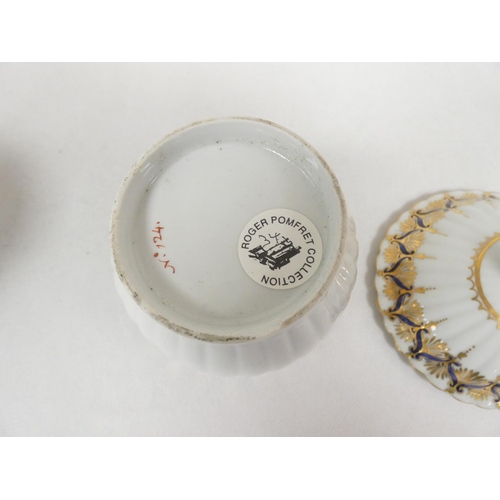 29 - New Hall sugar box and cover with reeded moulding, pattern 124 in dark blue and gilt, 15cm high, c.1... 