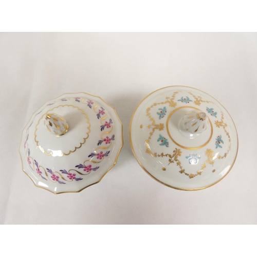 30 - New Hall sugar box and cover of faceted form, pine cone finial, pattern 90 in puce, purple and gilt,... 