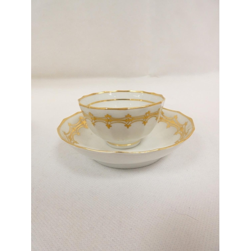 34 - New Hall sugar box and cover of rare faceted rice bowl shape, gilt pattern 81, 12cm high, ex Witheri... 