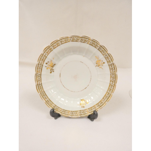 55 - New Hall or other dessert plate of ribbed lobed form with gilt sprays and decorative border, gilder'... 
