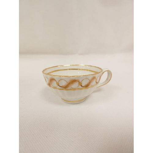 55 - New Hall or other dessert plate of ribbed lobed form with gilt sprays and decorative border, gilder'... 