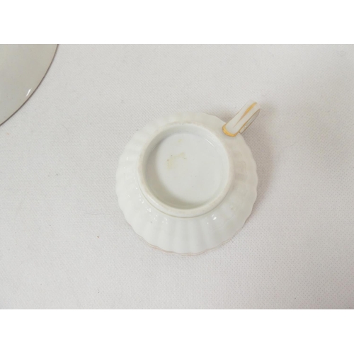 55 - New Hall or other dessert plate of ribbed lobed form with gilt sprays and decorative border, gilder'... 