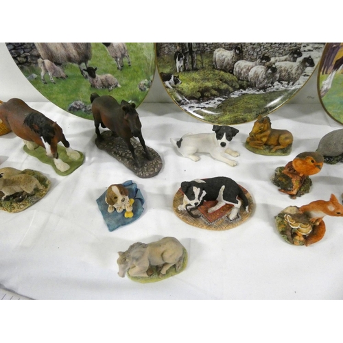 63 - Three Border Fine Arts plates and twenty one Border Fine Arts animal figures to include dogs, cats, ... 