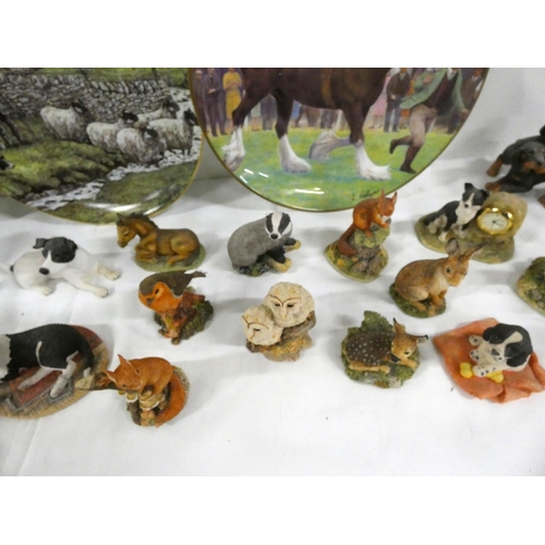 63 - Three Border Fine Arts plates and twenty one Border Fine Arts animal figures to include dogs, cats, ... 