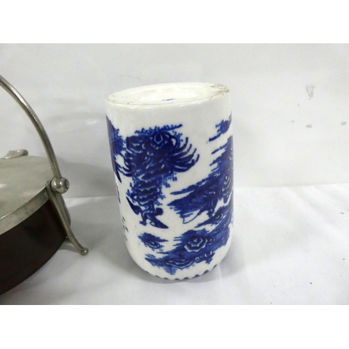 73 - 18th century Worcester blue & white Fisherman pattern caddy (lacking cover), & an epns and r... 