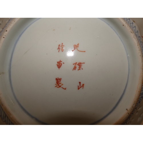 107 - Japanese Arita Shinpo octagonal dish and a Japanese Kutani shallow dish, character marks to the unde... 