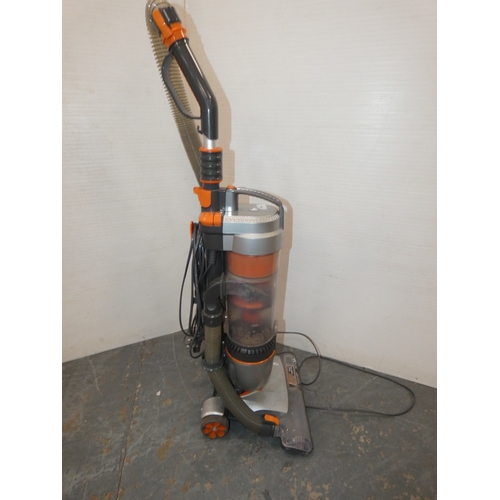 184 - Vax Air Stretch vacuum cleaner.