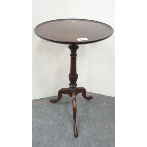 200 - Antique mahogany pedestal table with saucer top.