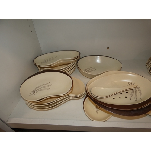 82 - Large collection of Carlton Ware Australian design hand-painted tea, coffee and dinnerwares, approxi... 