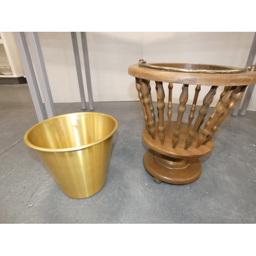 85 - Victorian-style jardinière with gilt insert.