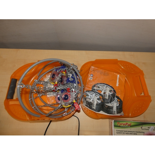 86 - Clack & Go tyre chains, cased, tyre pressure monitor system, jumpstar, roof bar locks etc.