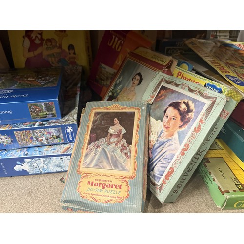 229 - Jigsaws to include vintage royal commemorative jigsaws, Gibsons jigsaws, etc. along with vintage boa... 