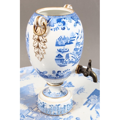 205 - Copeland 2140 Willow pattern blue and white pottery samovar on lazy susan stand, 45cm diameter, and ... 