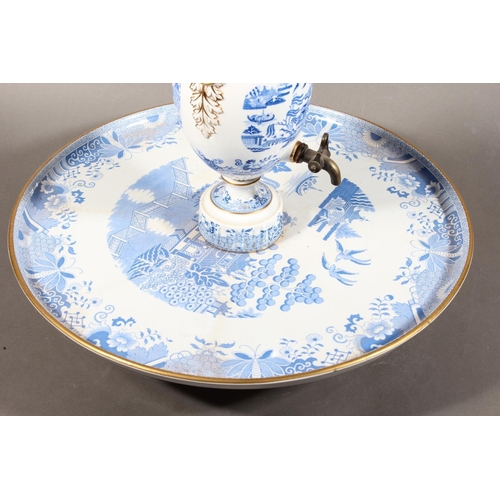 205 - Copeland 2140 Willow pattern blue and white pottery samovar on lazy susan stand, 45cm diameter, and ... 
