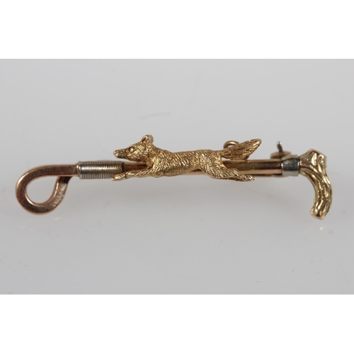 14ct gold bar brooch in the form of a riding crop with applied fox ...
