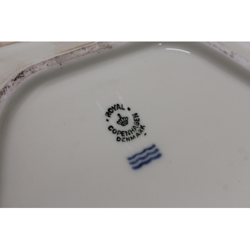 208 - Royal Crown Derby porcelain ginger jar and cover with hand painted sailing boat scene, 20cm tall and... 