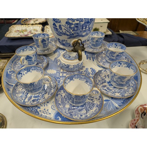 205 - Copeland 2140 Willow pattern blue and white pottery samovar on lazy susan stand, 45cm diameter, and ... 