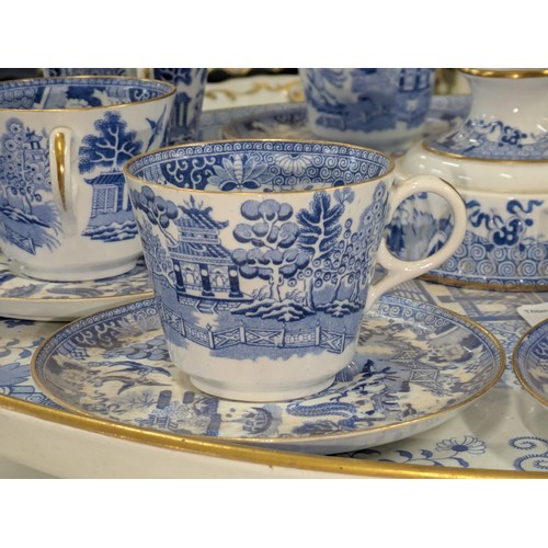 205 - Copeland 2140 Willow pattern blue and white pottery samovar on lazy susan stand, 45cm diameter, and ... 