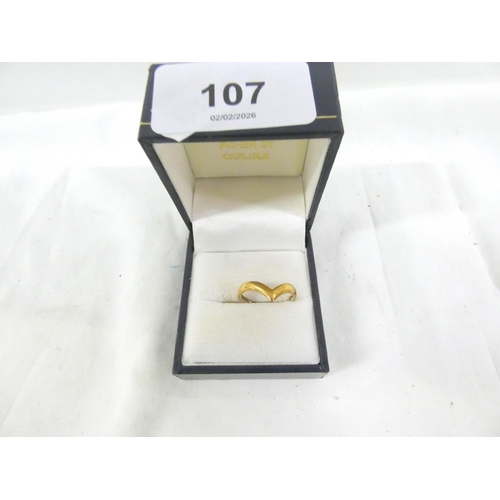 107 - 9ct gold plain wishbone ring.