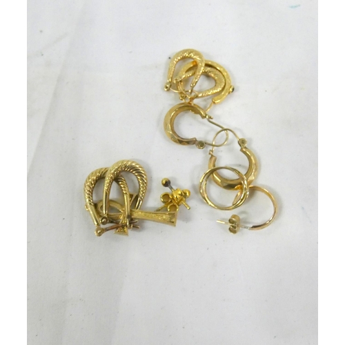 111 - Collection of 9ct gold earrings. 7.3g