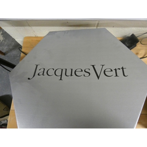 262 - Box of various hats.