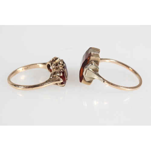 478 - 9ct yellow gold garnet three stone set ring and another, 4.7g.