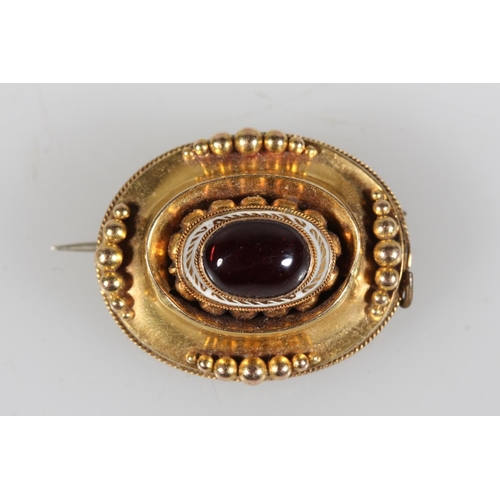 481 - Antique gold cabochon set brooch.&nbsp;