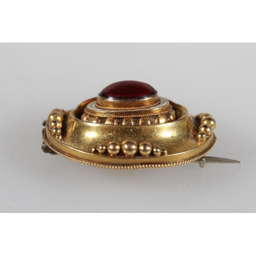 481 - Antique gold cabochon set brooch.&nbsp;
