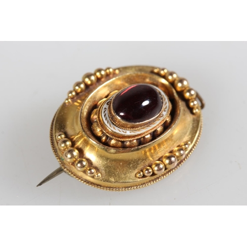 481 - Antique gold cabochon set brooch.&nbsp;