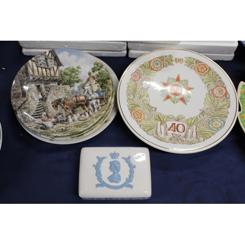 63 - Collectors' plates to include a USSR War Victory 40 years anniversary plate, Danbury Mint The Life o... 