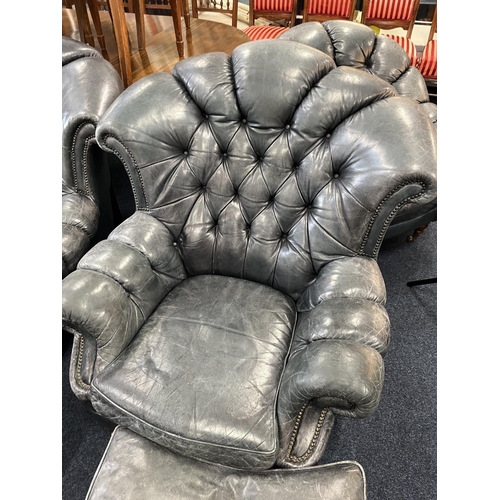 550 - Chesterfield style green leather suite comprising sofa, two armchairs, a tub chair and two footstool... 